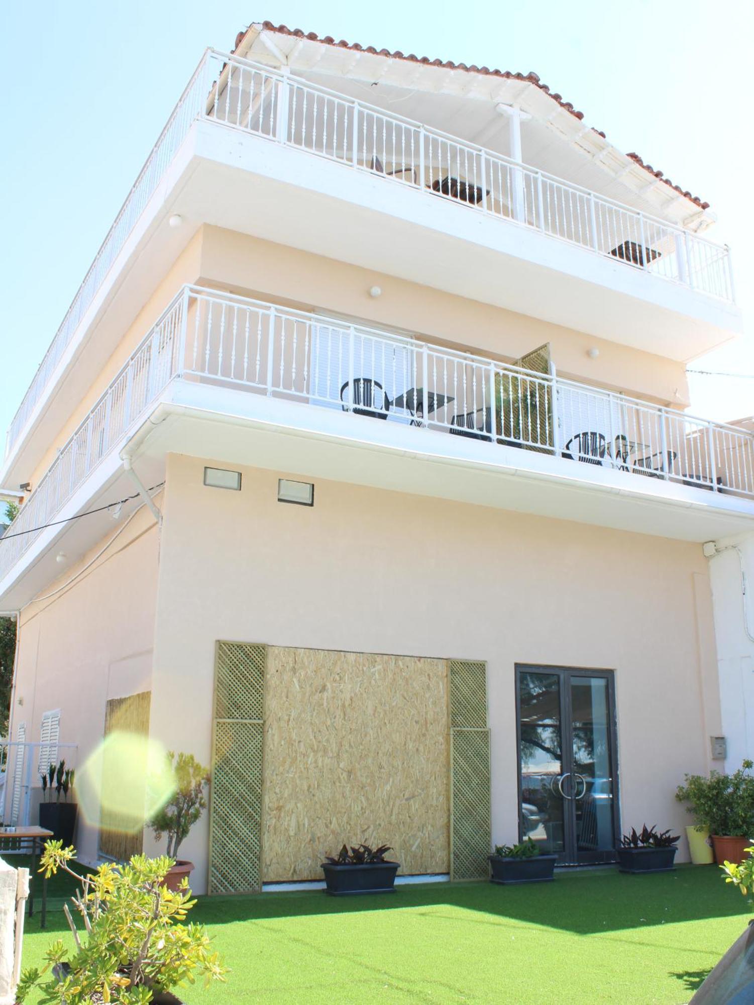 Sunshine Apartments By The Sea Skala Neon Epivaton Exterior photo